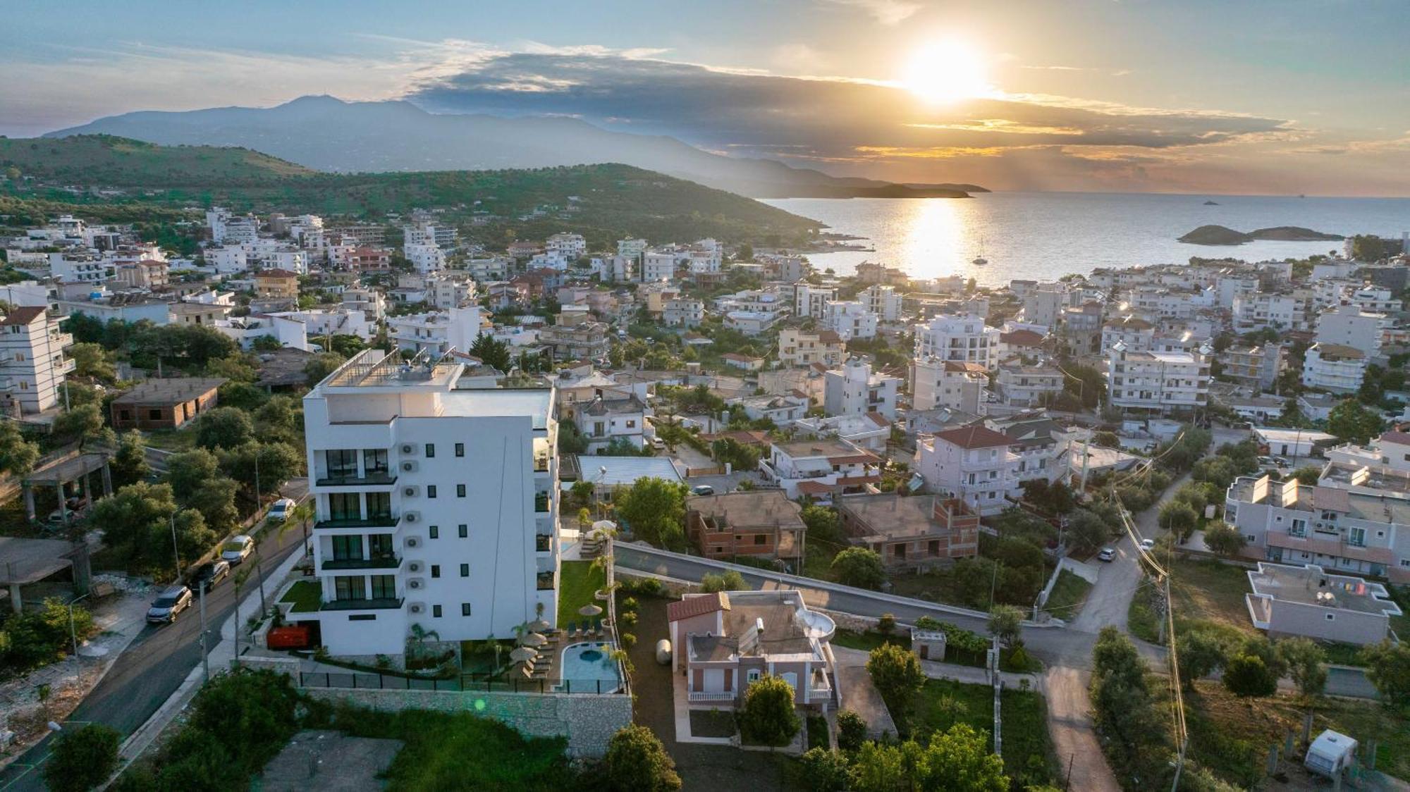 Ori Mare Hotel Ксамил Екстериор снимка